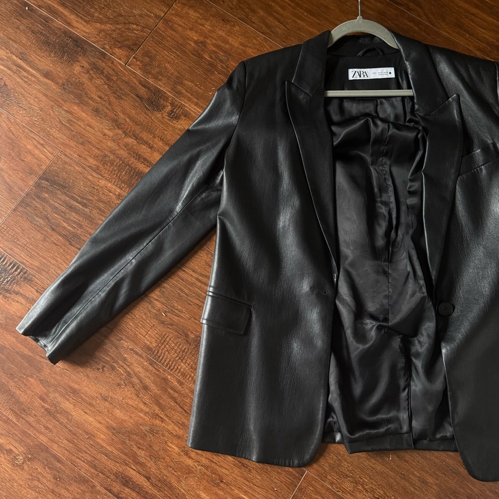 Zara faux leather blazer size M (like new)
